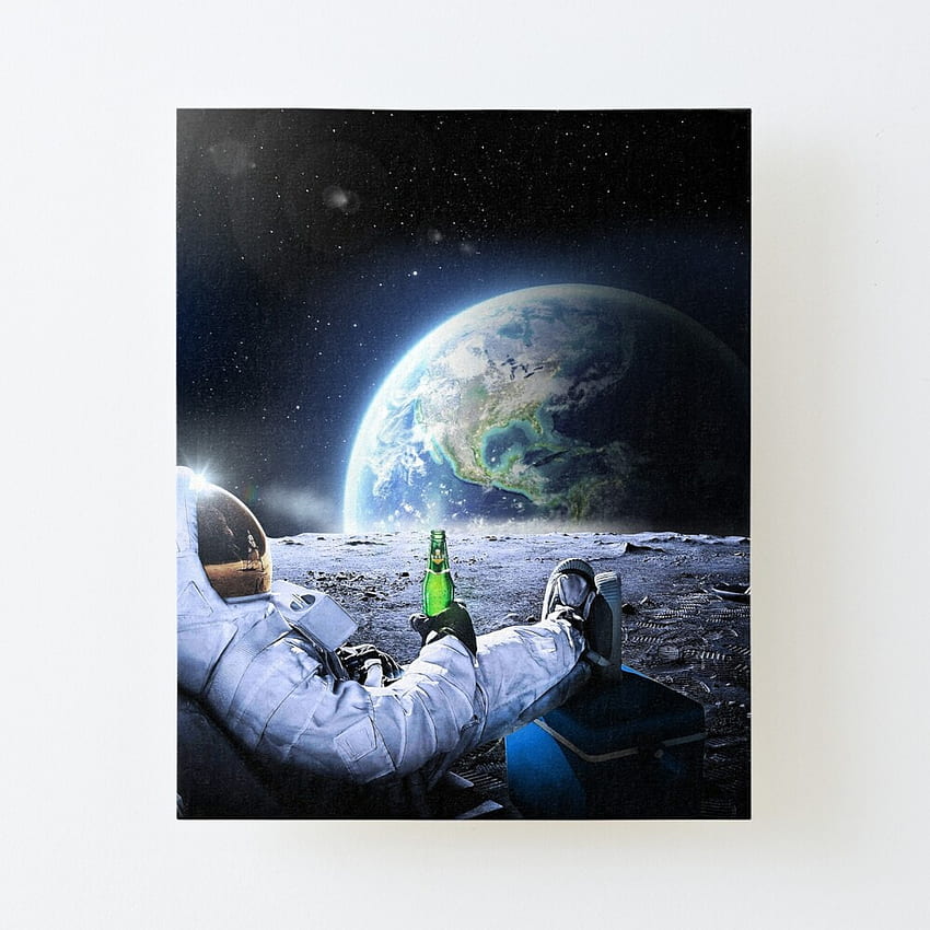 Birayla Ayda Astronot ⛔ HQ Kalitesi, SynthWave1950 Tarafından BESTSELLER Sanat Panosu Baskısı, Ayda Bira İçen Astronot HD telefon duvar kağıdı