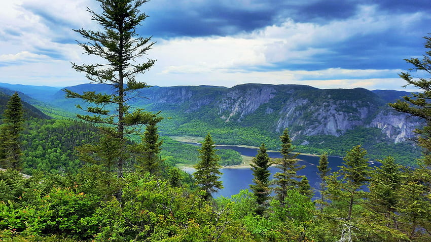 Fjord du Saguenay, Québec, collines, nuages, arbres, ciel, canada Fond d'écran HD