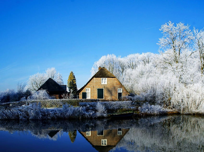 Farmhouse along the river, 겨울, river, along, bank, nice,shore, reflection, snow, 나무, water, farmhouse, frost, frozen, 집, 농장, 아름다운, lake, cabin, 자연, 하늘, cottage, lovely, ice HD 월페이퍼