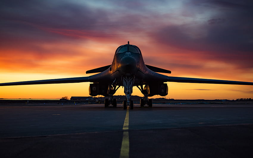 Rockwell B-1 Lancer, tarde, puesta de sol, B-1B, bombardero estratégico estadounidense, aeródromo militar, aviones de combate, aviones militares, USAF fondo de pantalla
