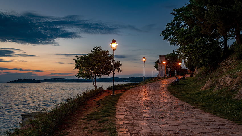 Waterfront Promenade Dusk - Rovinj Croatia HD wallpaper