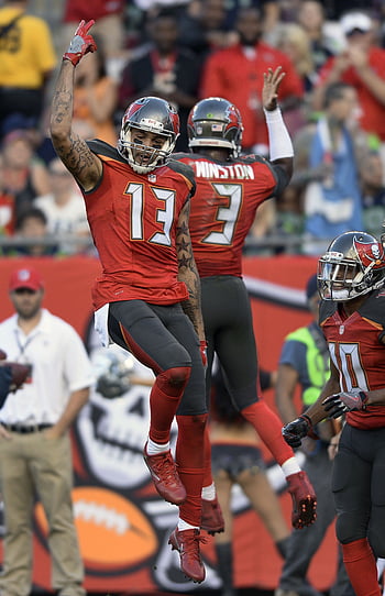 Mike Evans continues to be hometown hero to Galveston  Bucs Nation
