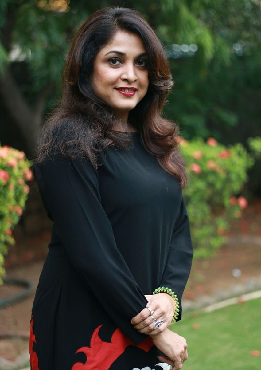 Ramya Krishnan, Telugu-Schauspielerin HD-Handy-Hintergrundbild | Pxfuel