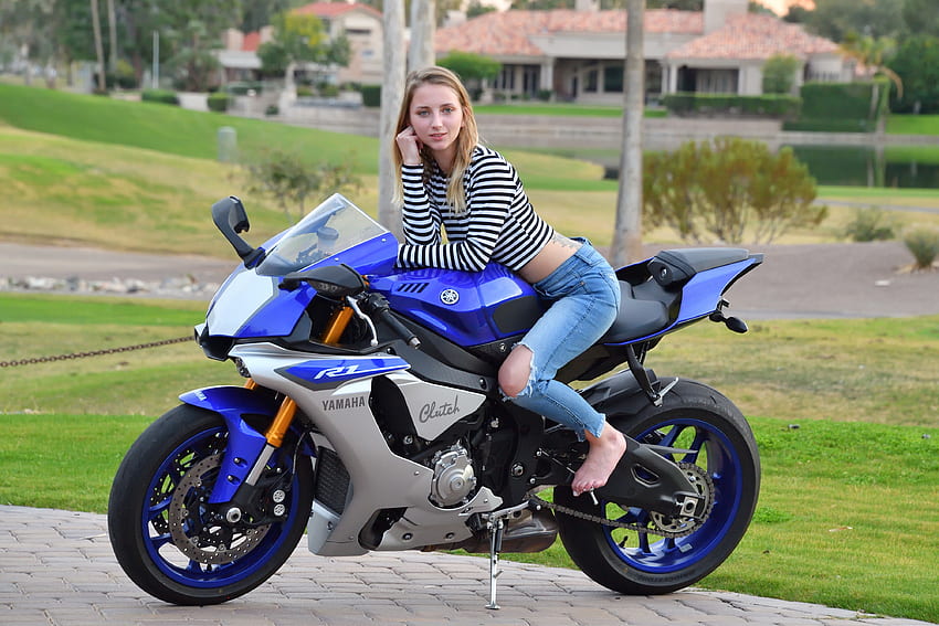 Macy Meadows sur sa Yamaha, moto, mannequin, blonde, jeans Fond d'écran HD