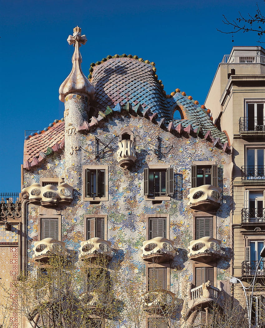 Top Gaudi Barcelona . Art . 743.73 KB HD phone wallpaper