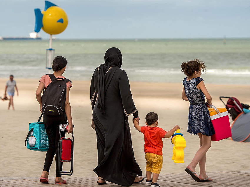 Família muçulmana acusada de ser 'terrorista' em viagem a Skegness papel de parede HD