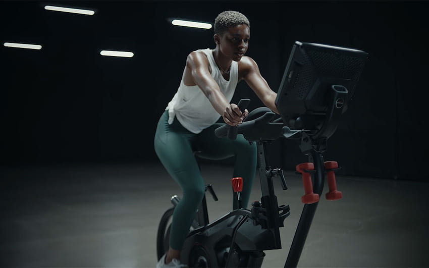 Nautilus, Inc. rewolucjonizuje domowy fitness dzięki pierwszemu rowerowi stacjonarnemu z podwójnym trybem, rowerowi treningowemu Tapeta HD