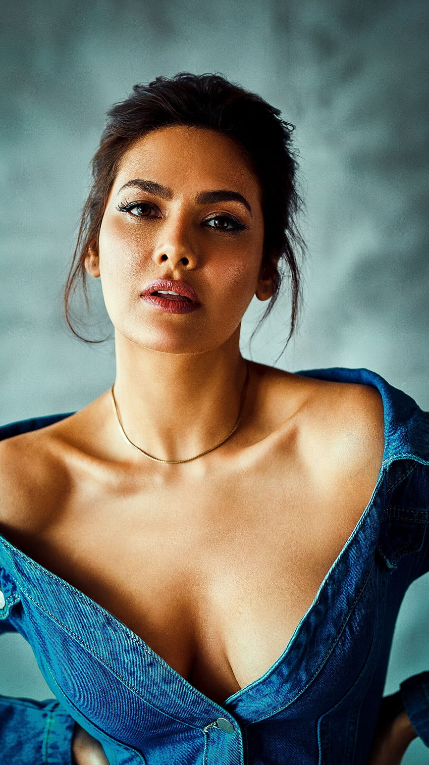 Esha Gupta, bollywoodzka aktorka Tapeta na telefon HD