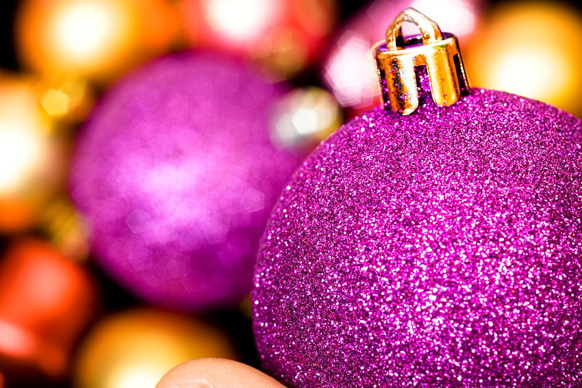 Bolas navideñas, vacaciones, grafía, lindo, bolas, guirnalda, púrpura, bola, navidad, decoraciones, encantador, macro, año nuevo fondo de pantalla