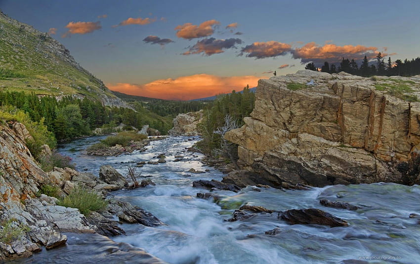 sungai mengamuk yang indah di pagi hari, sungai, jeram, pohon, batu, bukit, awan Wallpaper HD