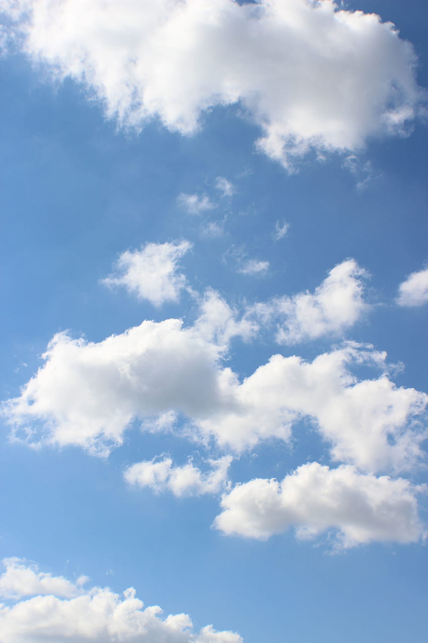 Кортлин на случаен принцип. Синьо небе, облаци, облаци в синьо небе, естетика на синьото небе HD тапет за телефон
