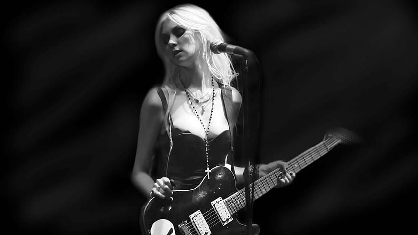 TAYLOR MOMSEN singer actress model blonde alternative rock hard babe Pretty Reckless pop . HD wallpaper