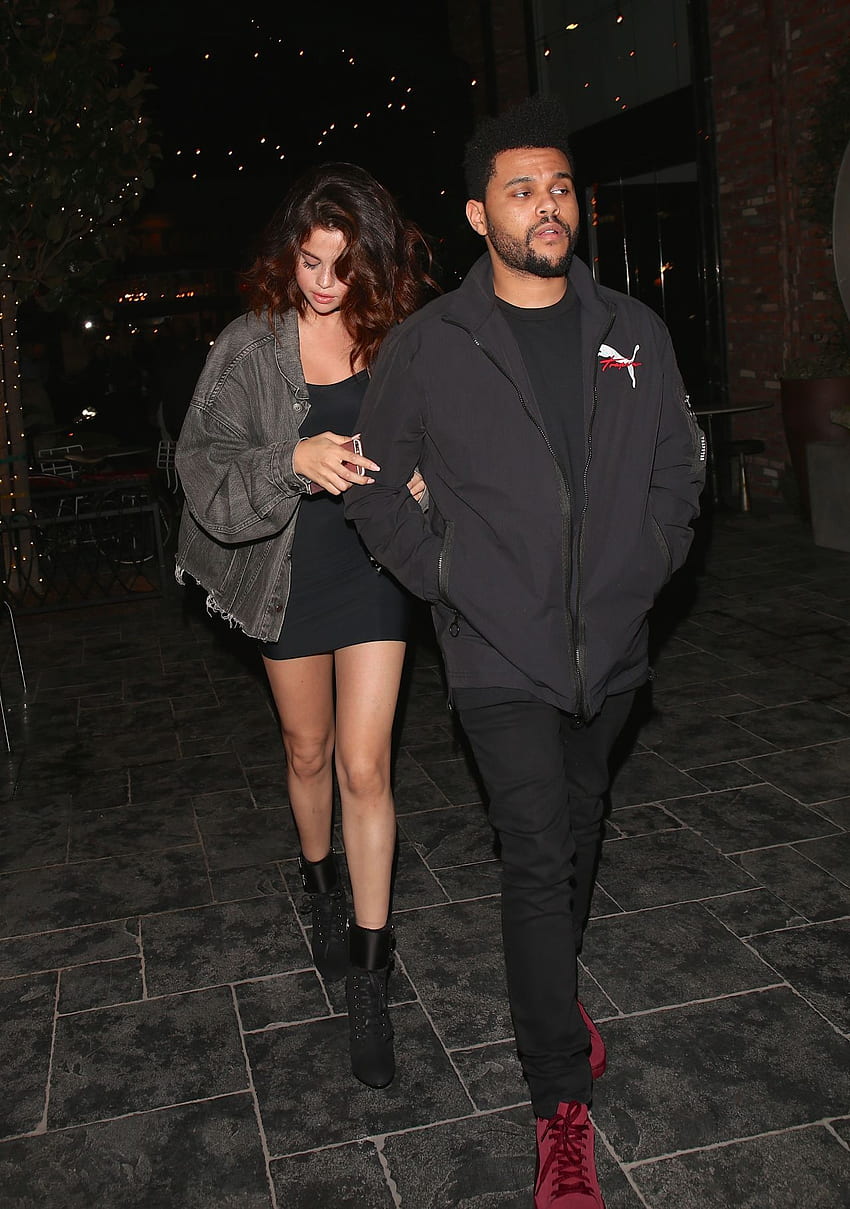 Selena Gomez With The Weeknd At TAO Beauty & Essex In Hollywood 4 6 2017, Thursday The Weeknd HD phone wallpaper