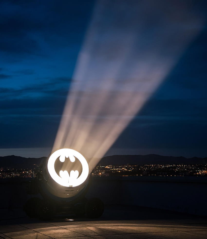 Alex Israel menambang pengetahuan Batman untuk pameran Marseille. *, Sinyal Kelelawar wallpaper ponsel HD