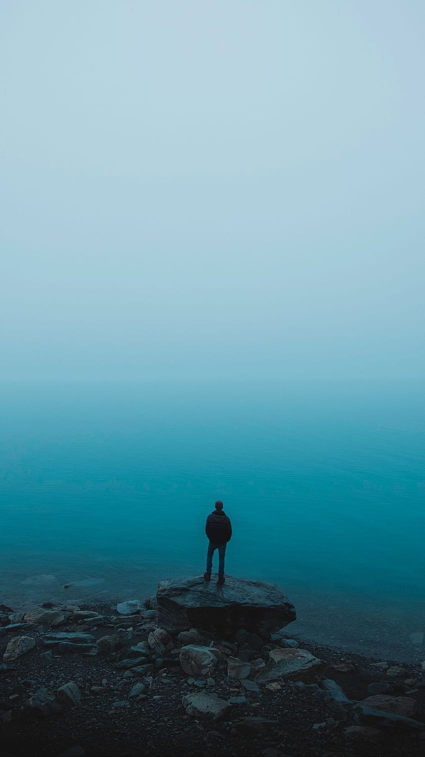 hombre, mar, piedras, soledad, Cool Alone fondo de pantalla del teléfono
