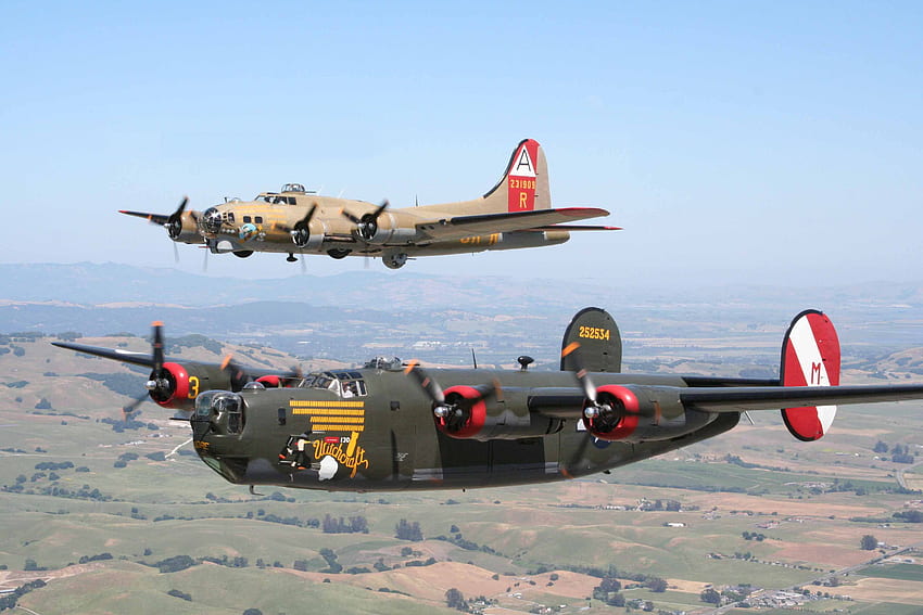 I bombardieri della seconda guerra mondiale e gli aerei da combattimento guidano al museo il 1° luglio 4, velivoli d'epoca della seconda guerra mondiale Sfondo HD