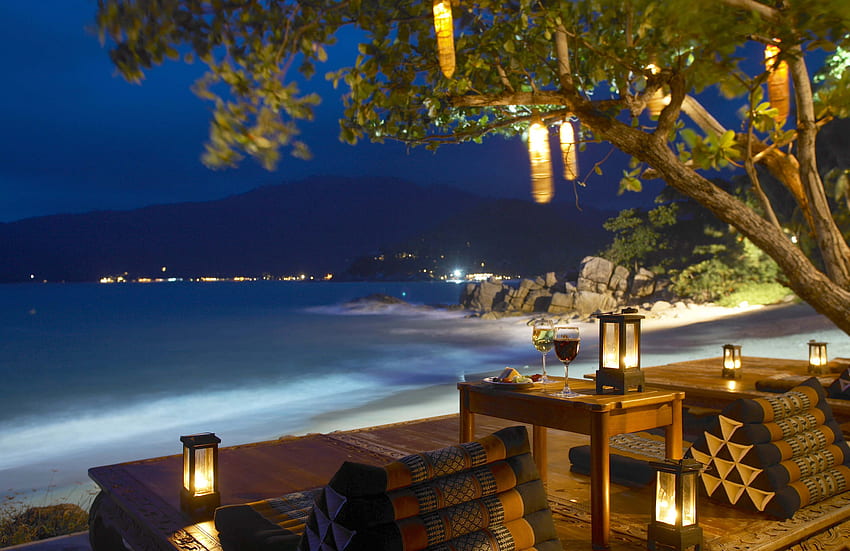 Lantern Bar au bord de la mer, île, nuit, sable, lanternes, tropical, atmosphère, crépuscule, plage, bougies, bar, océan, mer, exotique, paradis, sombre, lumières, vue, soirée Fond d'écran HD