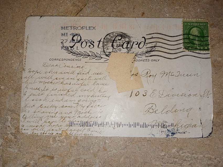 100년 된 엽서를 우편으로 받은 미시간 여성 HD 월페이퍼