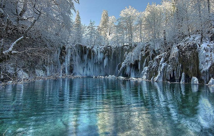 INVIERNO EN PLITVICE, azul, nieve, árboles, zing frío, agua, lago fondo de pantalla