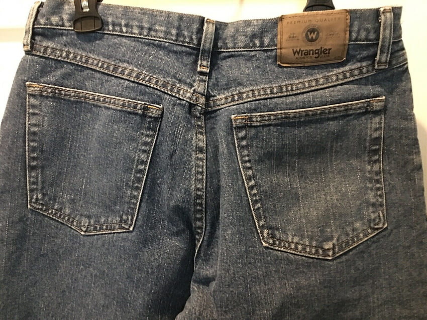 WRANGLER Size MENS BLUE Jeans Great condition Actual .5” Pockets HD ...