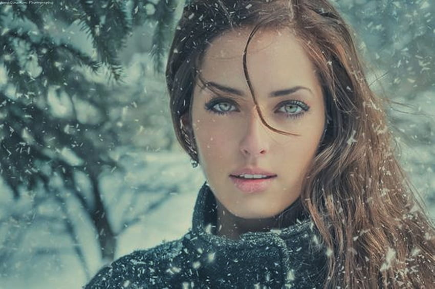 green eyes, winter, graphy, green, snow, eyes, face, people, beauty HD wallpaper