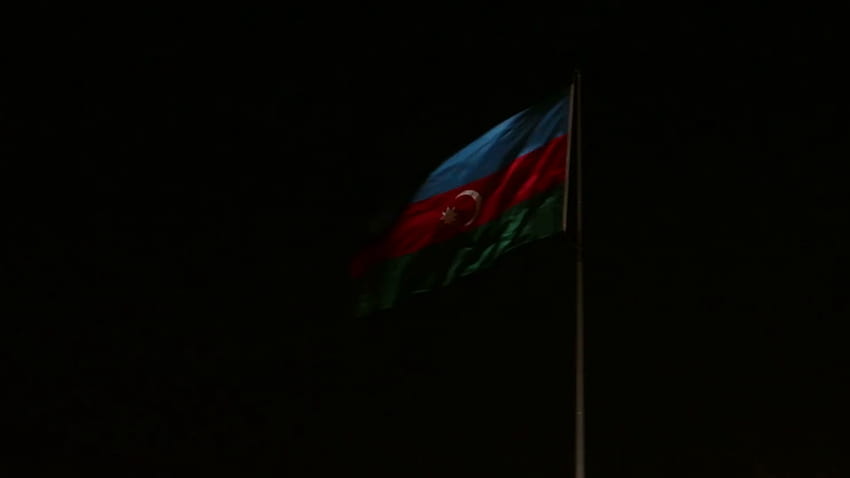 アゼルバイジャンの旗とバクーの夜景ストック ビデオ []、モバイル & タブレット用。 アゼルバイジャンの国旗を探索します。 アゼルバイジャンの旗、アゼルバイジャン、旗の背景 高画質の壁紙