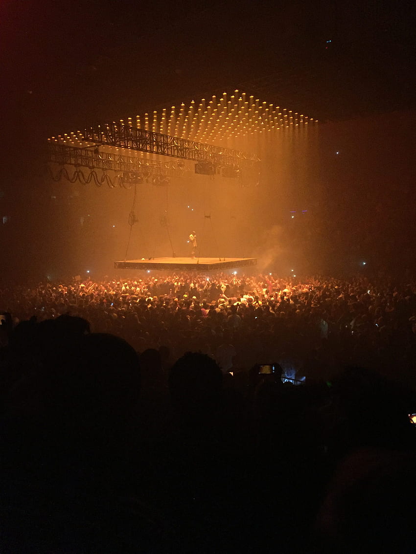 Pablo is Petty - Kanye West Performs The Saint Pablo Tour in Nashville HD phone wallpaper