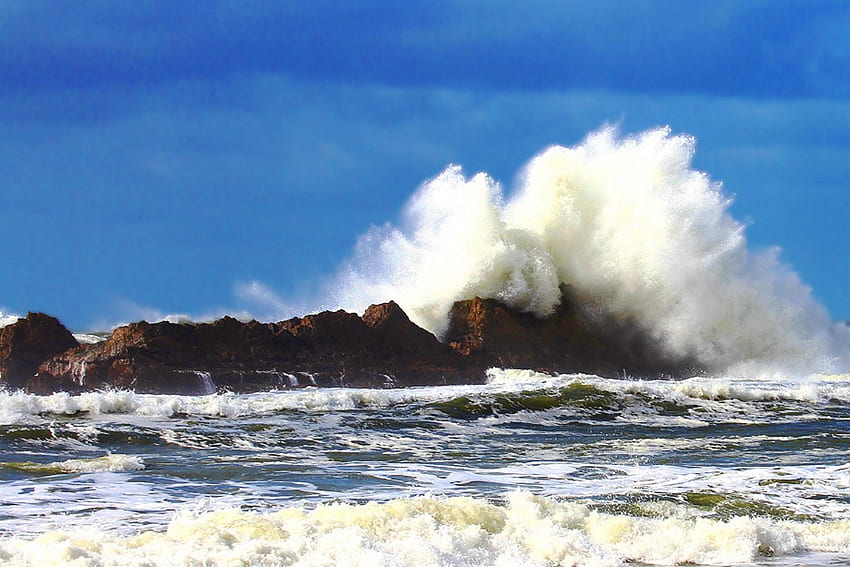 Raging Pacific, blue, sea, waves, pacific, crashing, rocks, ocean HD wallpaper