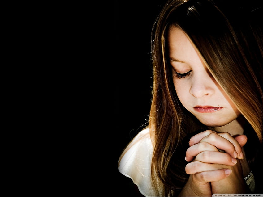 Дете се моли, молитва HD тапет