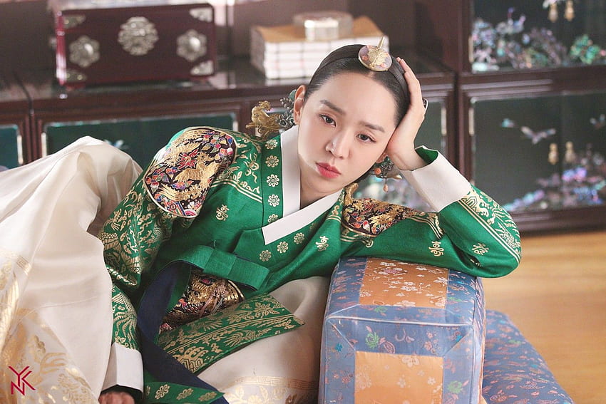 K Drama Review: 'Mr. Queen' – When A Grown Man Became A Queen And Changed History HD wallpaper