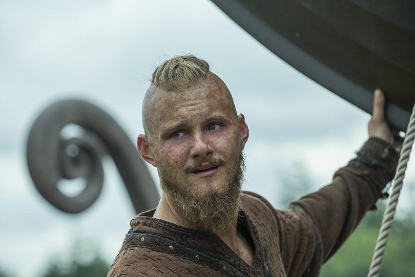 Vikings Alexander Ludwig as Bjorn Lothbrok Standing Bloodied Looking  Intense 8 x 10 Inch Photo at 's Entertainment Collectibles Store