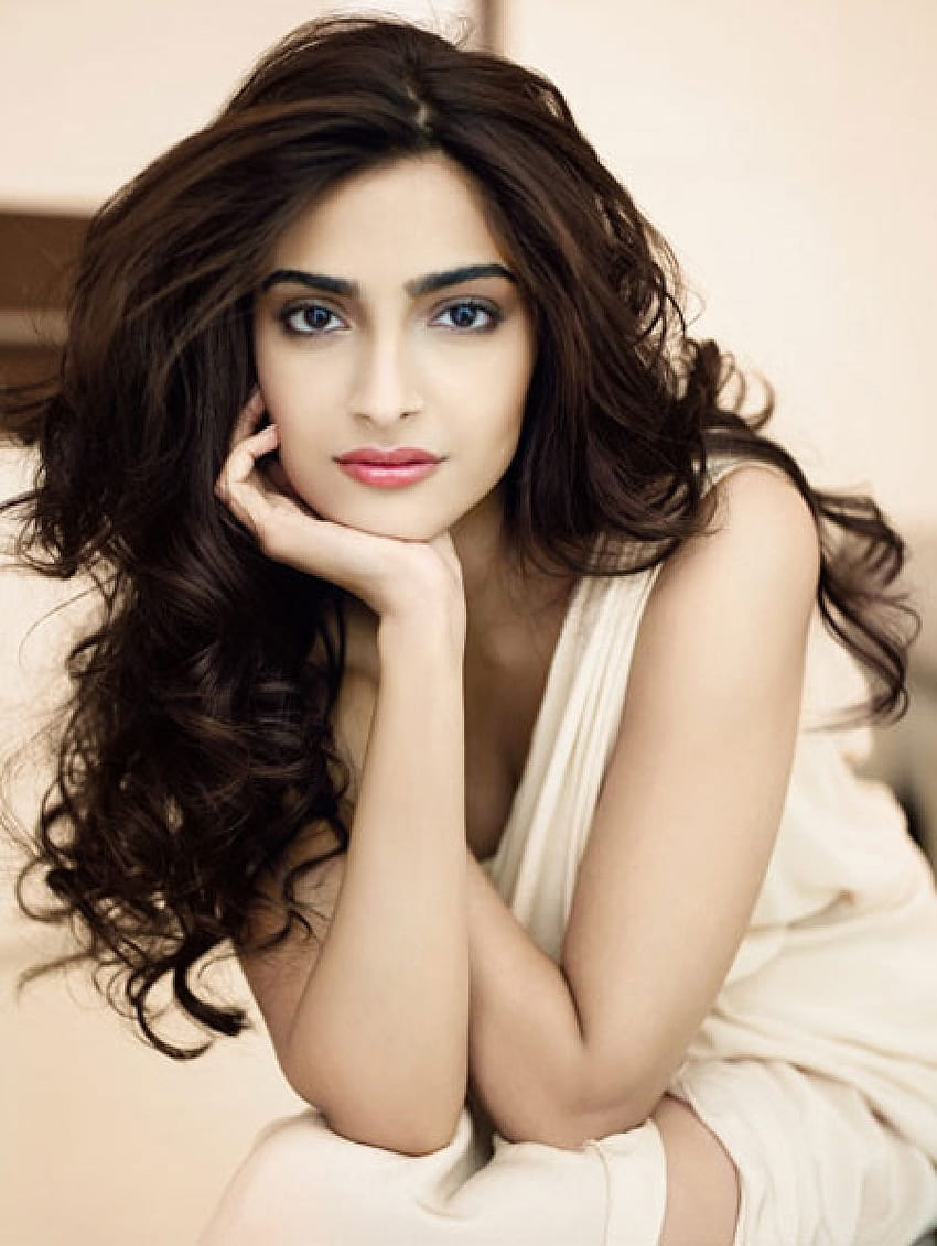 Sonam Kapoor Hot And Dazzling And HD phone wallpaper | Pxfuel
