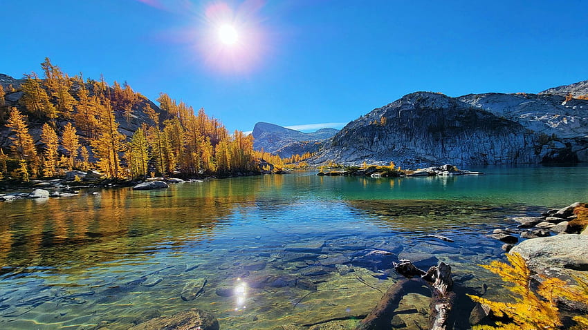 Lake Perfection, The Enchantments, Washington, Hügel, Bäume, Herbst, Himmel, Wasser, Sonne, Spiegelungen, Wolken, USA HD-Hintergrundbild