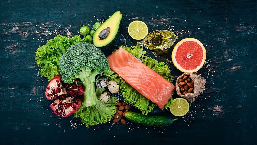 ปลาสีแดงบนโต๊ะกับผักและผลไม้และ - , ,, อาหารปลา วอลล์เปเปอร์ HD