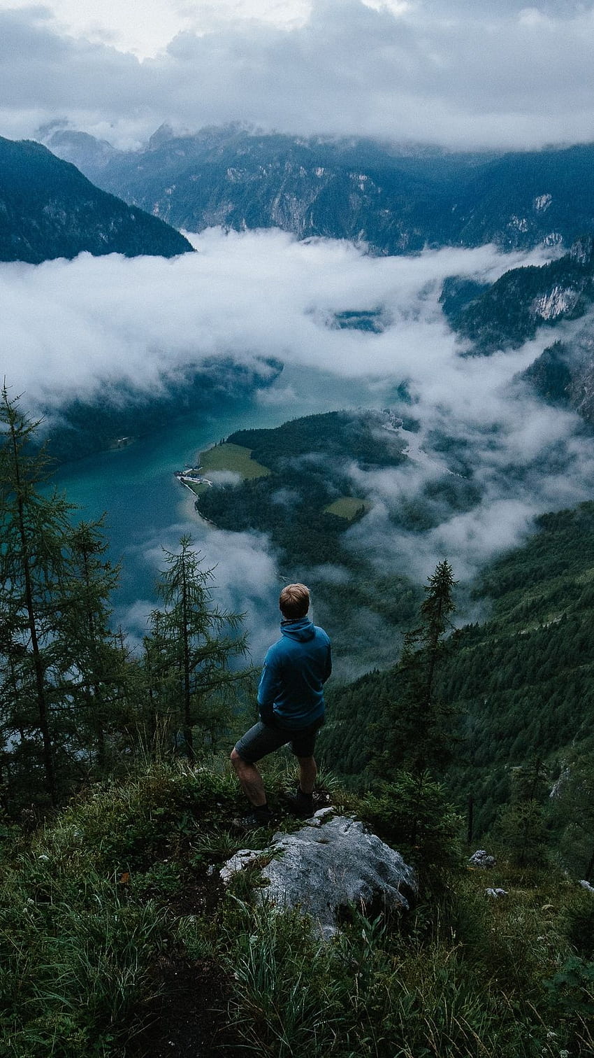Hombre, Montañas, Nubes, Viajes - Travel iPhone -, Man On Mountain fondo de pantalla del teléfono