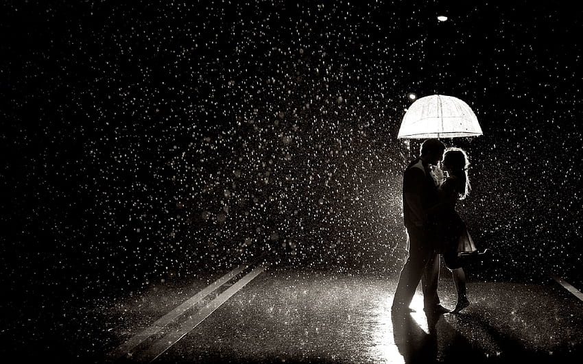 Lindo amor y romance de parejas bajo la lluvia – EntertainmentMesh fondo de pantalla