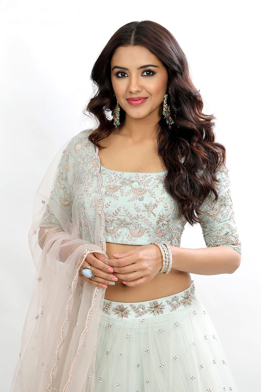 Malavika Sharma, attrice telugu, bianca Sfondo del telefono HD