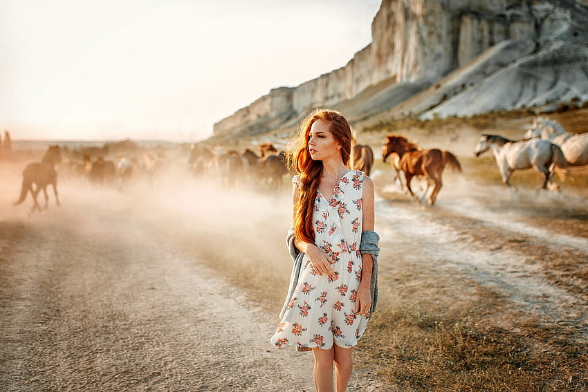 Pretty Cowgirl on the Ranch, cavalos, cowgirl, modelo, ruiva, vestido papel de parede HD