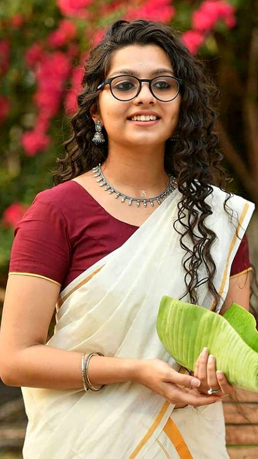 Neeraja Anoop、マラヤーラム語の女優、ケララ サリー、 HD電話の壁紙