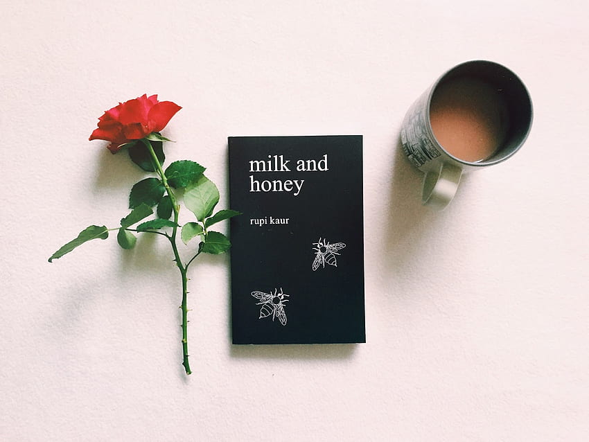 Мляко и мед от Рупи Каур – Двама крадци на книги, Цитати от мляко и мед HD тапет