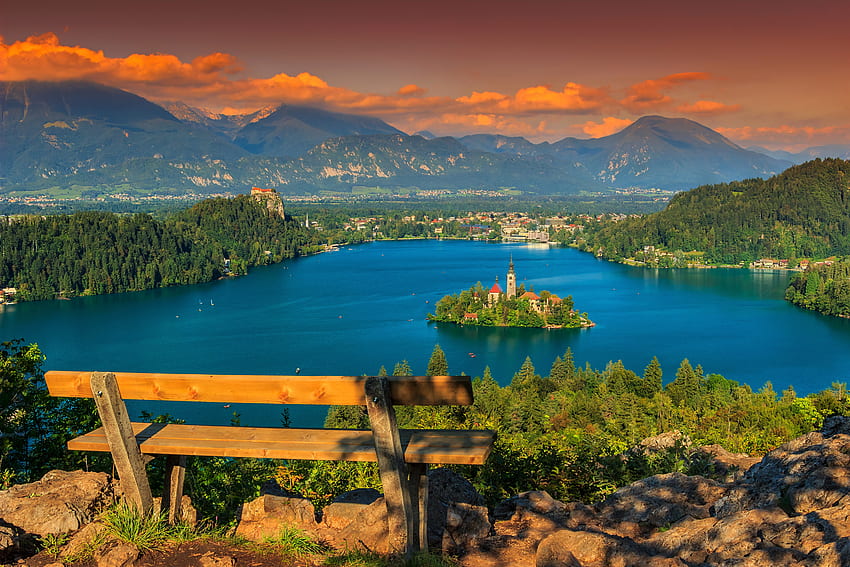 Widok na jezioro Bled z ławki Ultra. Tło., Słowenia Tapeta HD