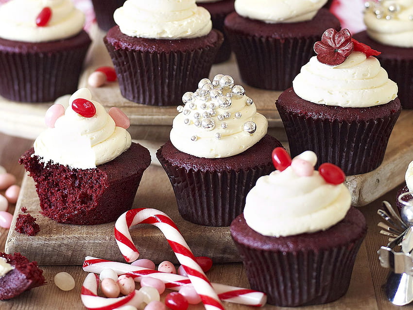 Einfache Rezepte für Weihnachts-Cupcakes und Ideen für süße Geschenke. Essen zum Verlieben HD-Hintergrundbild