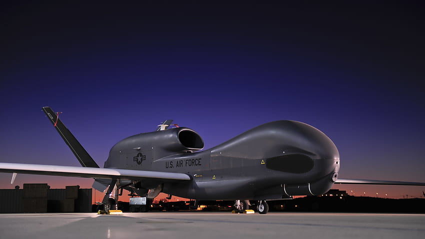 RQ 4, Global Hawk, Northrop Grumman, Drone, UAV di sorveglianza, UAV, Esercito USA, US Air Force, Aerodromo, Tramonto, Militare, Drone militare Sfondo HD