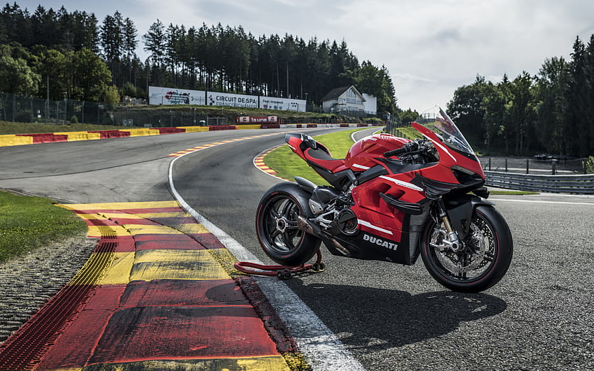Ducati Superleggera V4, 2022, yan görünüm, dış cephe, kırmızı siyah Superleggera V4, İtalyan spor motosikletleri, Ducati, Circuit de Spa-Francorchamps, Eau Rouge HD duvar kağıdı