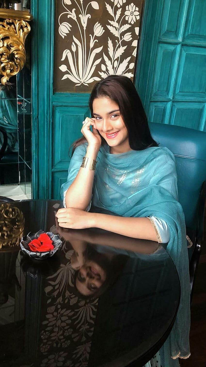 Saiee Manjrekar, Bollywood, héroïne Fond d'écran de téléphone HD