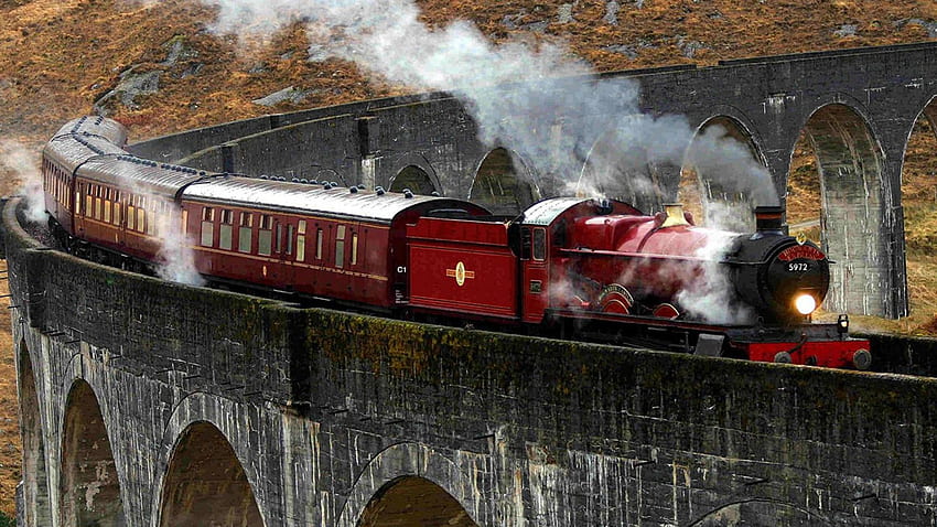 Hogwarts Express ratuje osieroconą rodzinę w Szkocji, pociąg Harry'ego Pottera Tapeta HD
