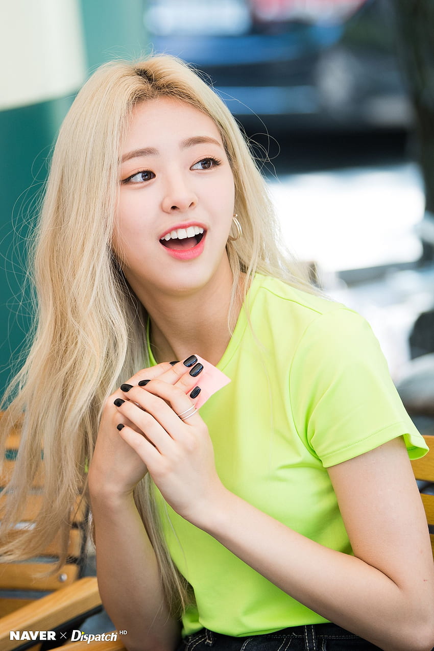 ITZY Yuna 'IT'z ICY' promotion hoot by Naver x Dispatch HD phone wallpaper
