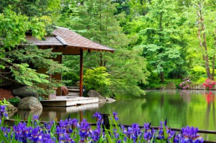 Tranquillité de l'étang, détente, sérénité, tranquille, calme, réflexion, arbres, verdure, étang, belvédère, jardin, beau, lac, parc, été, repos, nature, fleurs, charmant, forêt Fond d'écran HD