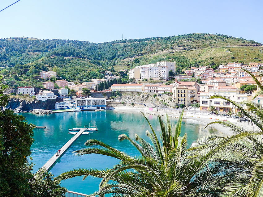 Beautiful Towns You Need To Visit In The South Of France - Hand HD wallpaper