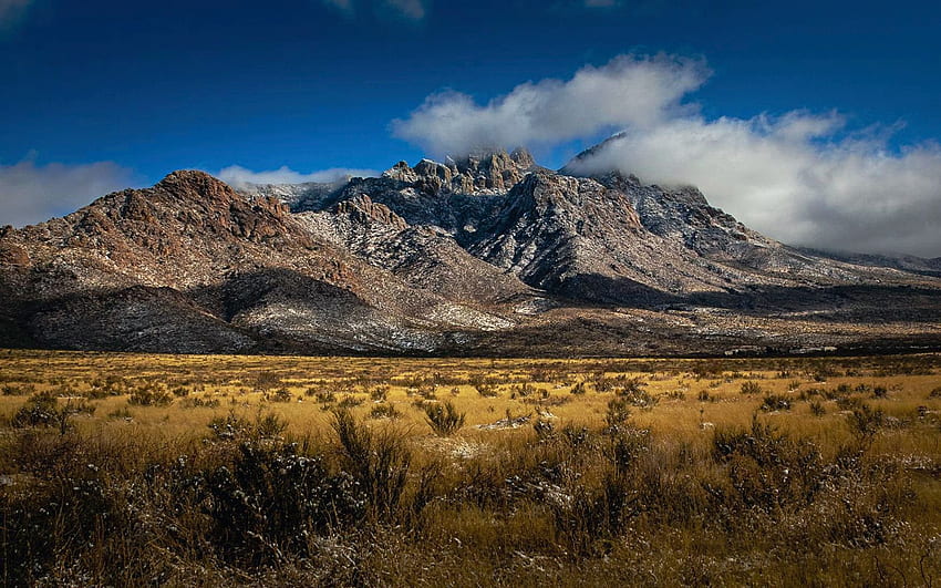 Wysoka pustynia po śnieżycy - Góry Organowe, Las Cruces, Nowy Meksyk, niebo, skały, góry, chmury, usa, kamienie Tapeta HD